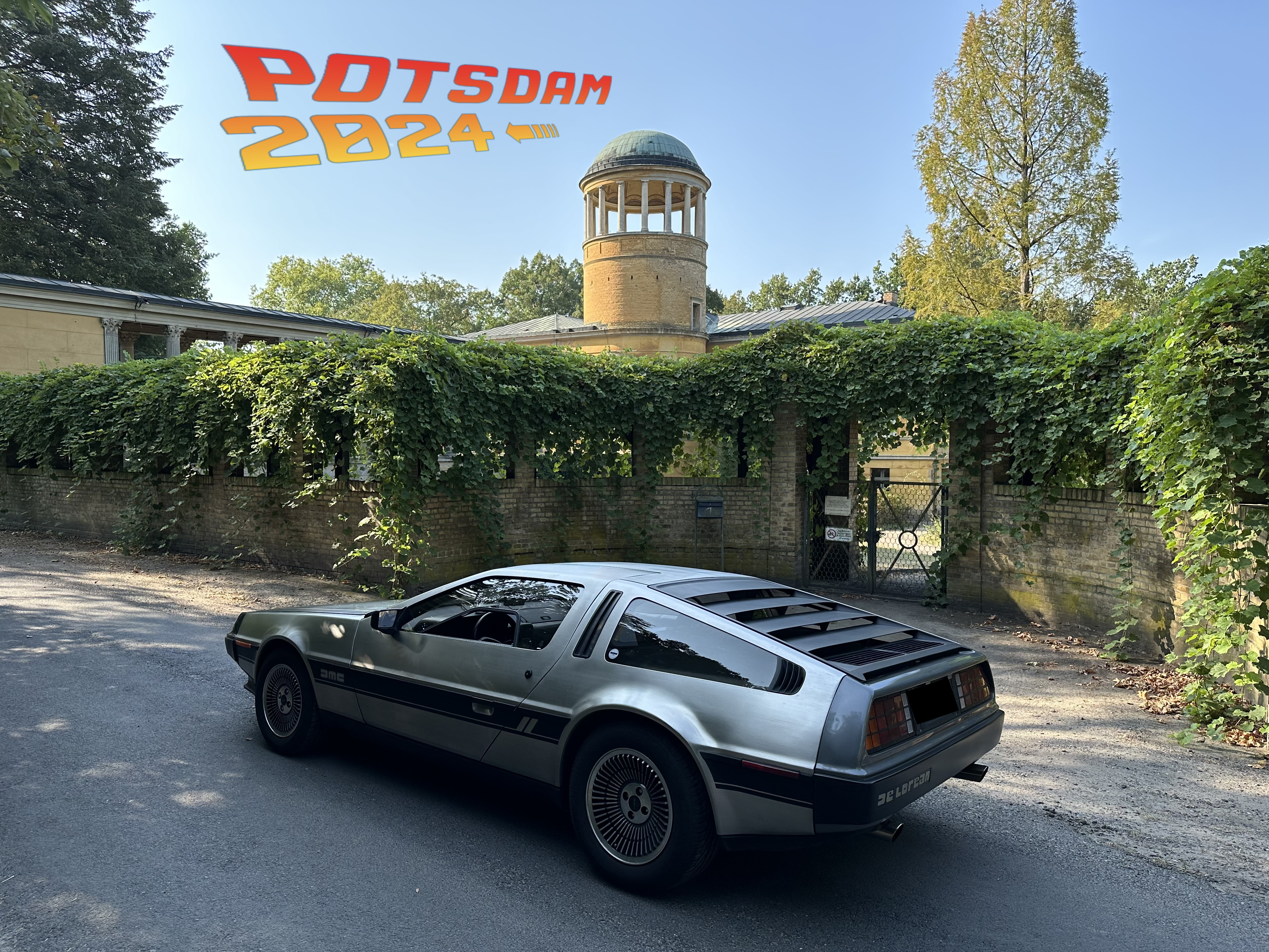 DeLorean vor Schloss Lindstedt 